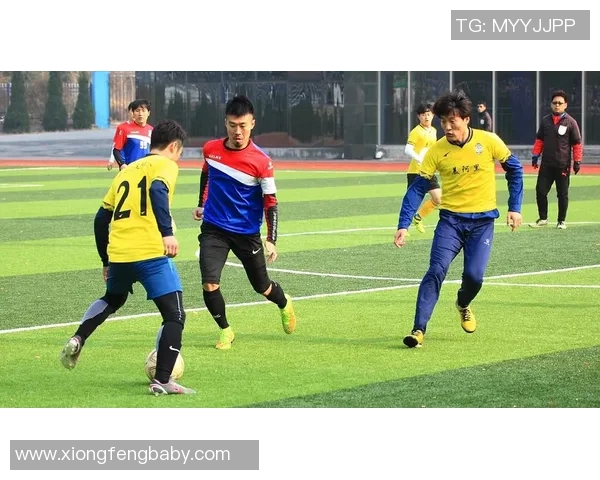 装老人的足球明星如何在绿茵场上重拾青春与激情